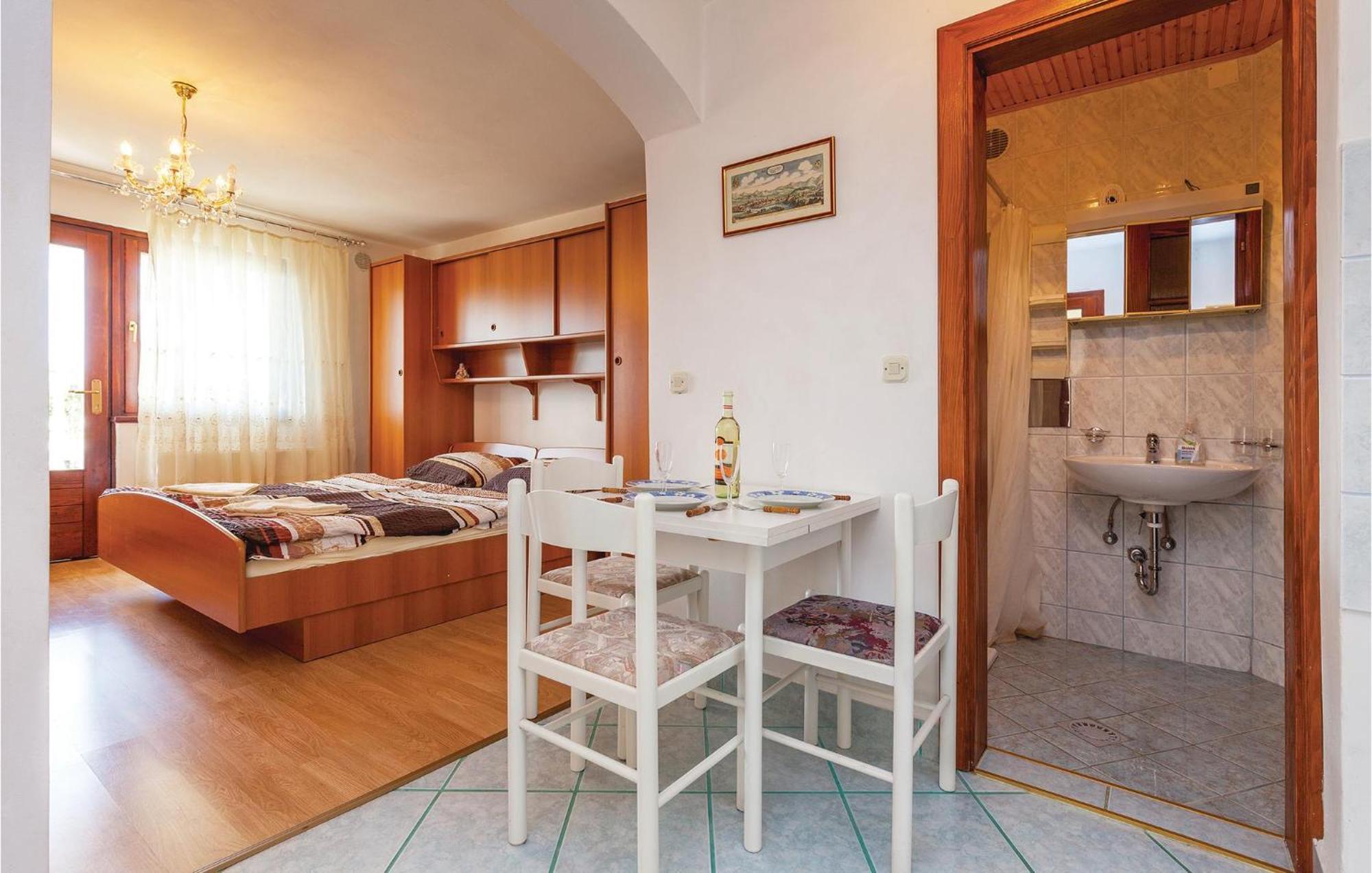 Stunning Apartment In Crikvenica With Wifi Exterior foto