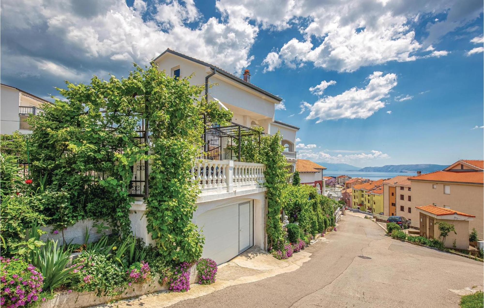 Stunning Apartment In Crikvenica With Wifi Exterior foto